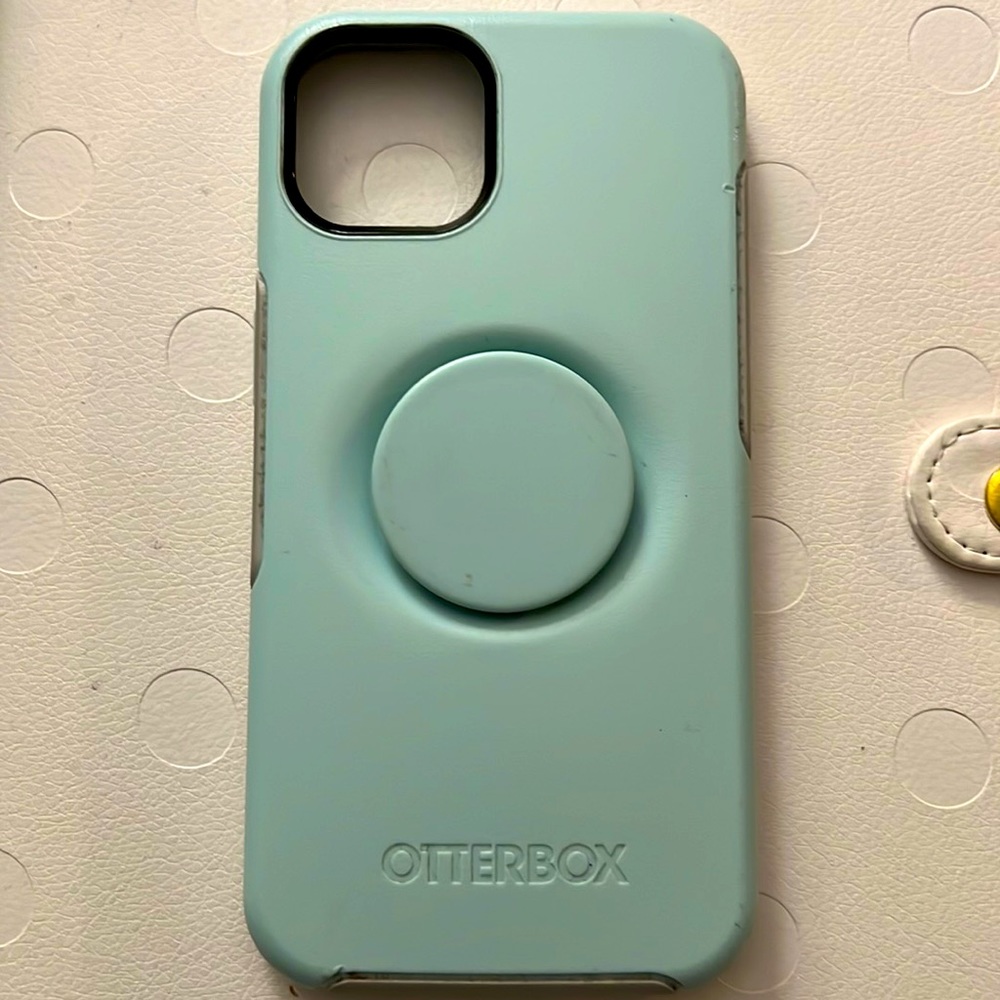 This is a brand new IPHONE 13 Case that I just purchased but I got the pro max